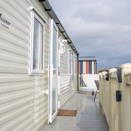 64 Lancaster The Lazy Willow 3 Bedroom Hot Tub Caravan Tattershall Lakes Eksteriør billede