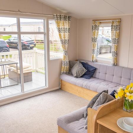 64 Lancaster The Lazy Willow 3 Bedroom Hot Tub Caravan Tattershall Lakes Eksteriør billede