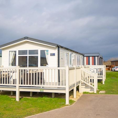 64 Lancaster The Lazy Willow 3 Bedroom Hot Tub Caravan Tattershall Lakes Eksteriør billede