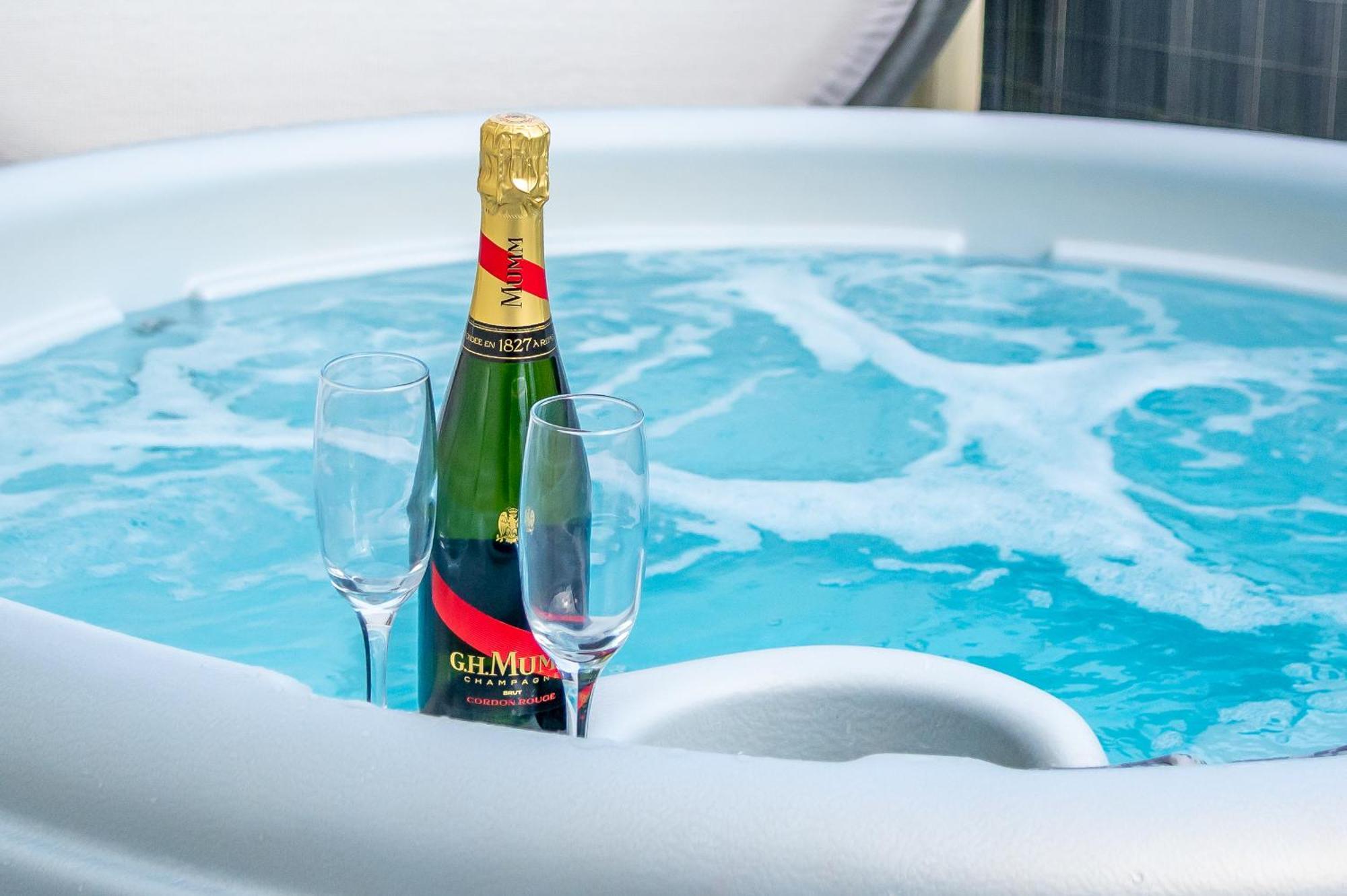 64 Lancaster The Lazy Willow 3 Bedroom Hot Tub Caravan Tattershall Lakes Eksteriør billede